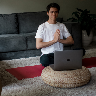 Online livestream yogaclasses De Nieuwe Yogaschool