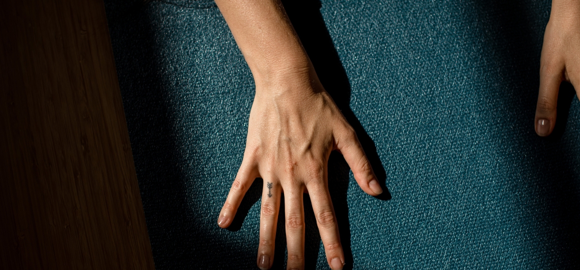 Dark outside bright within campaign De Nieuwe Yogaschool Amsterdam