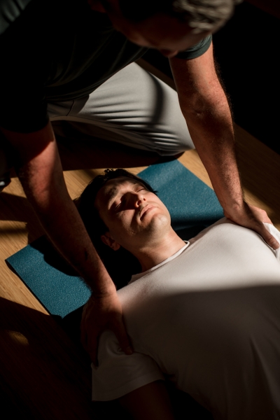 Dark outside bright within campaign De Nieuwe Yogaschool Amsterdam