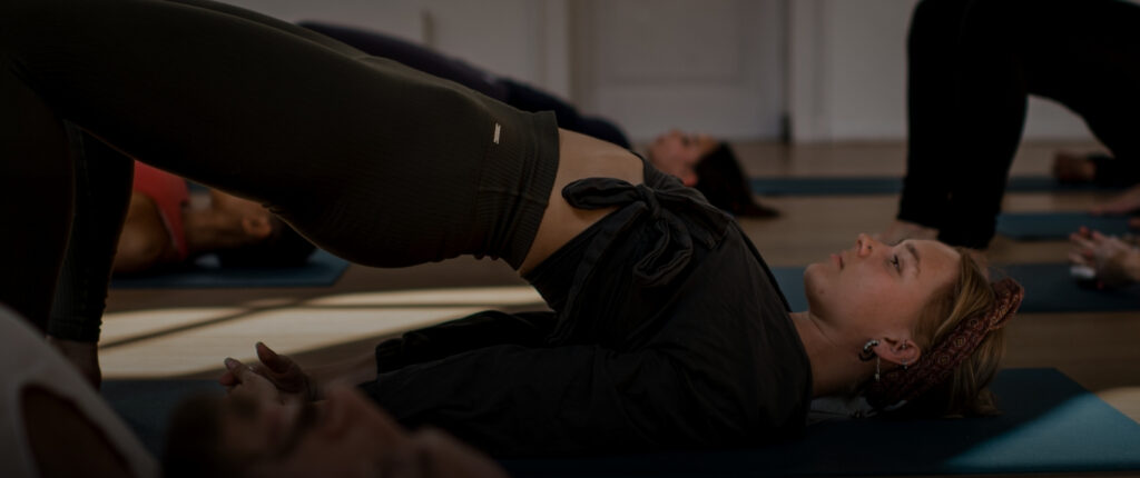 Dark outside bright within campaign De Nieuwe Yogaschool Amsterdam