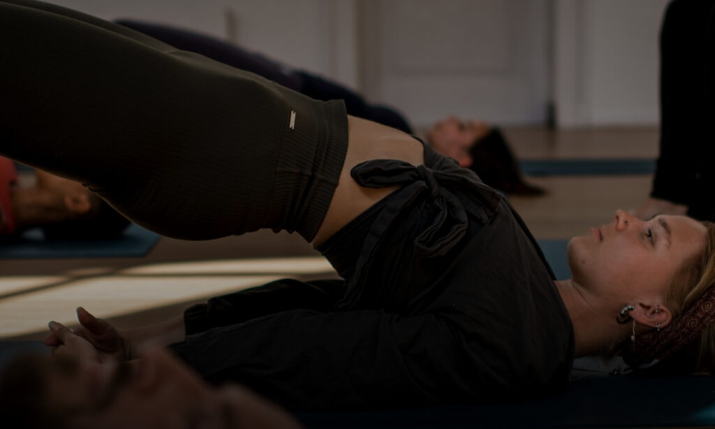 Dark outside bright within campaign De Nieuwe Yogaschool Amsterdam