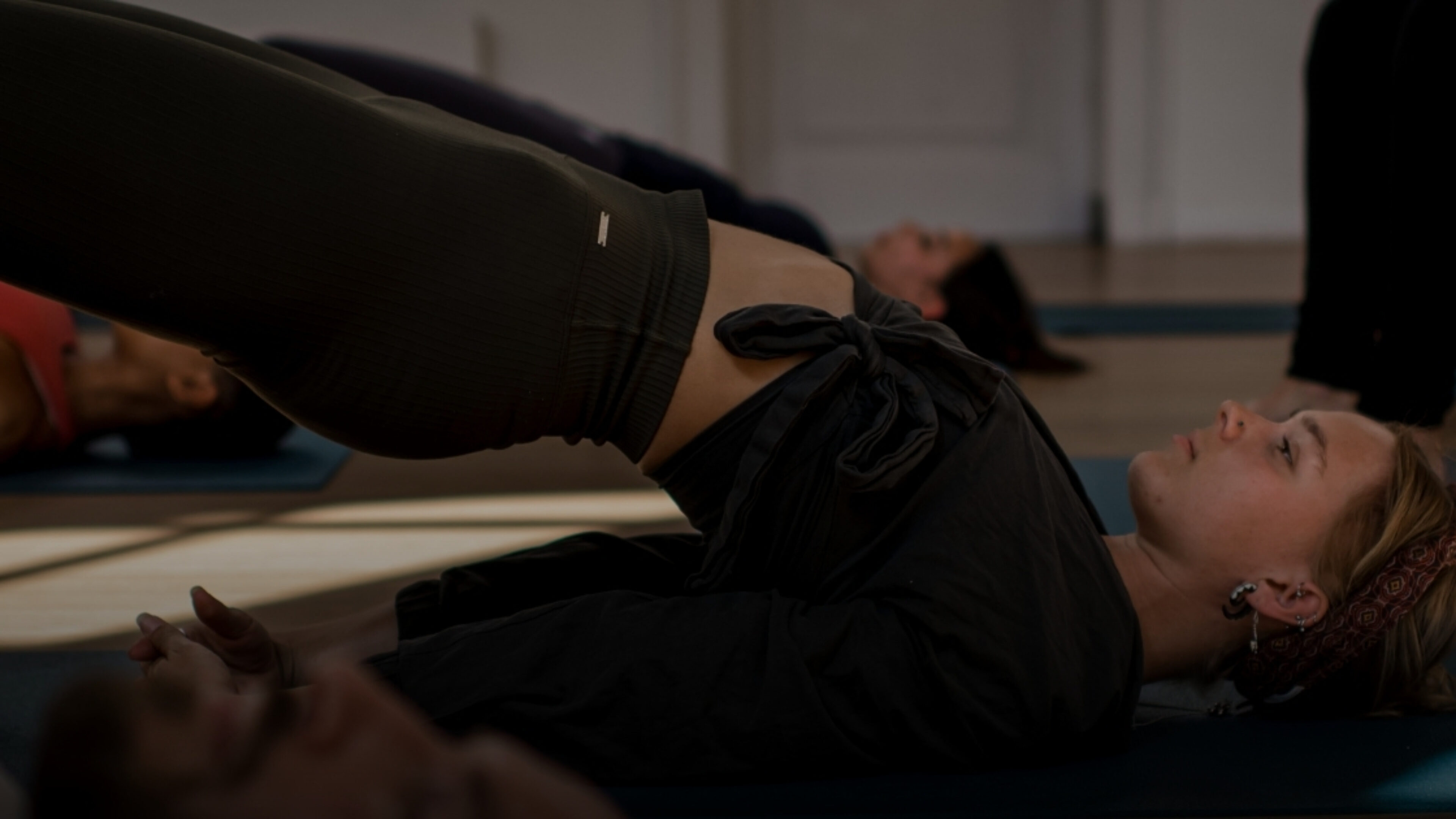 Dark outside bright within campaign De Nieuwe Yogaschool Amsterdam