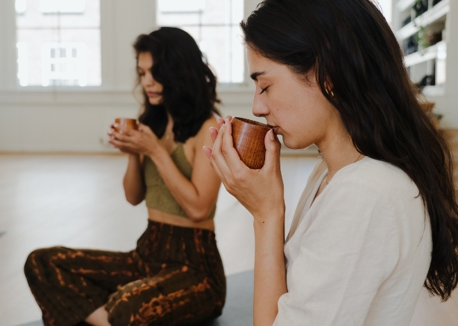 drinking cacao in the studio of De Nieuwe Yogaschool during the Cacao Microdose training