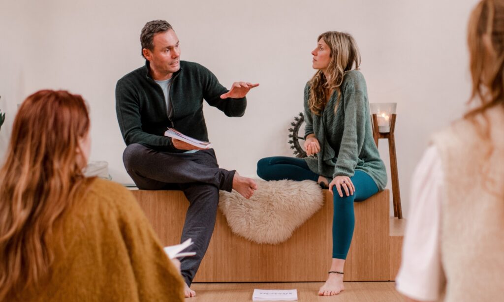 Studenten in gesprek met Johan Noorloos en Mariken Hogenhout tijdens de DNYS Academie open avond
