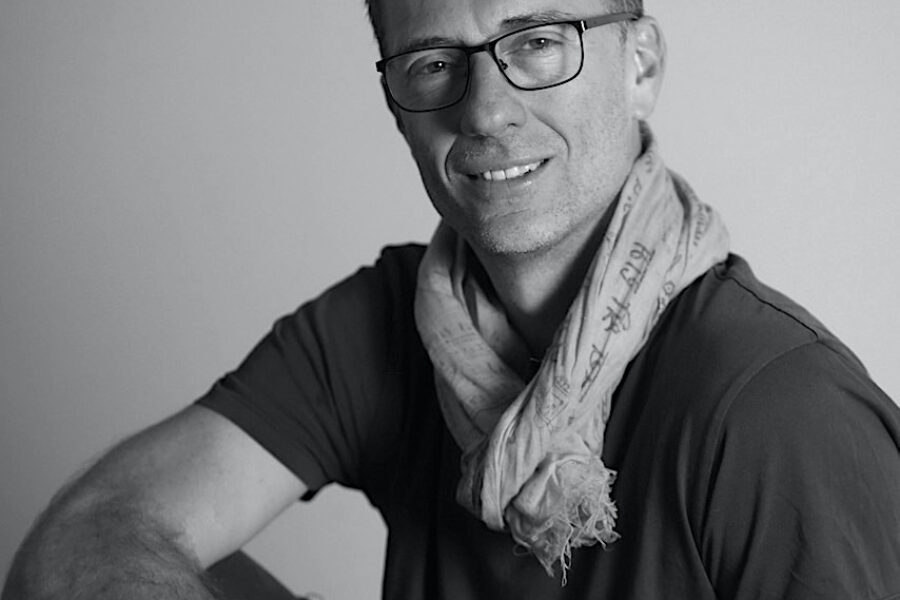 portret van Simon Rowe