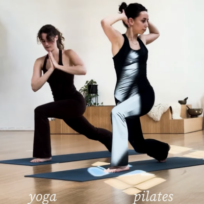 twee studenten die oefeningen doen uit pilates en yoga naast elkaar